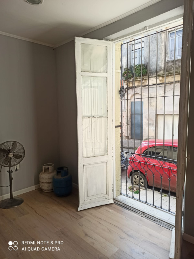 Casa ID.4235 - Venta con Renta Casa 5 Dormitorios La Comercial Inversion