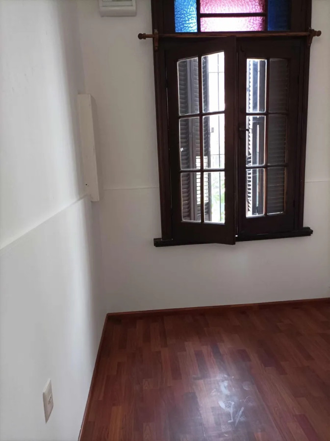 Casa ID.5232 - Venta con renta Casa 4 Dormitorios Cordon con patio y garaje