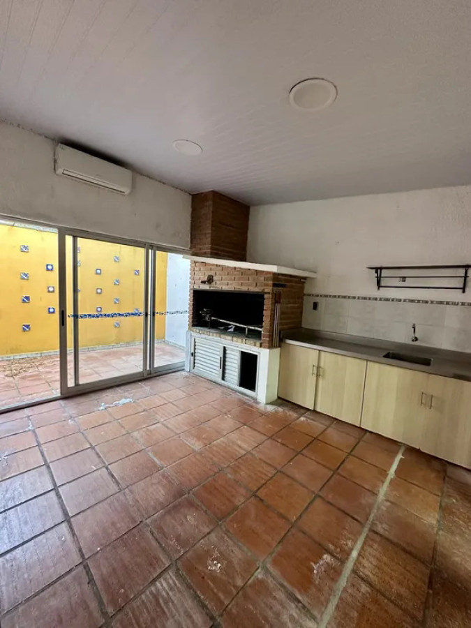 Casa ID.6653 - Alquiler Casa 2 Dormitorios Cerro con patio y cochera 