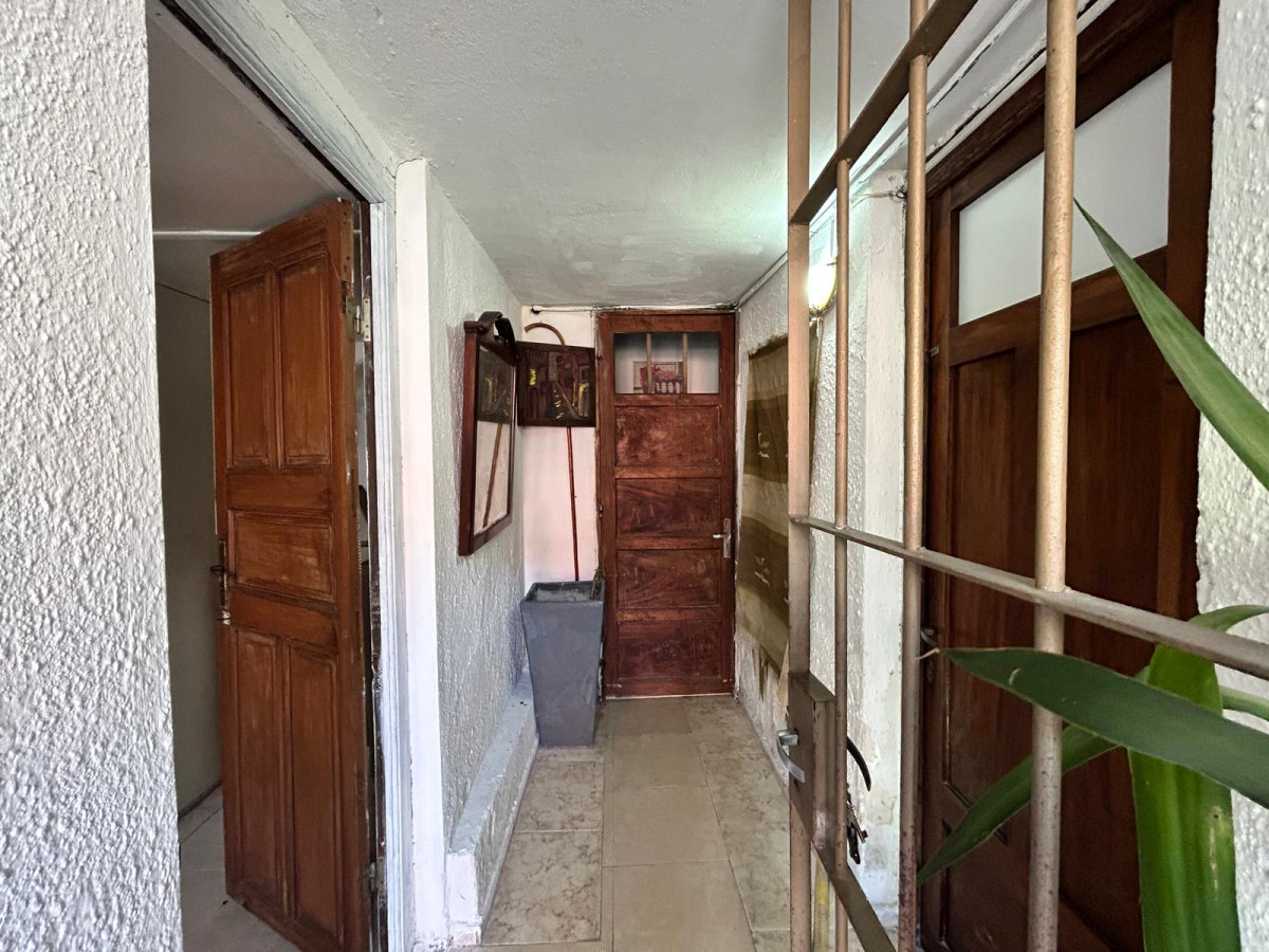 Casa ID.3528 - Venta Casa con Renta Inversión 6 Dormitorios Goes con Patio