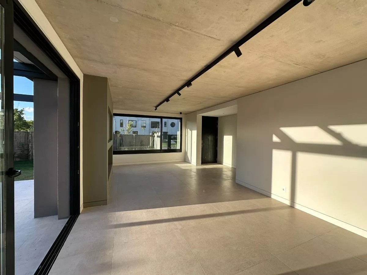 Casa ID.4595 - Alquiler Casa a Estrenar Barrio Privado Parques II con Piscina