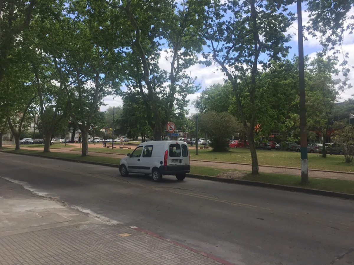 Casa ID.5265 - Venta Terreno con Casa a Reciclar Malvin Sur Inversion