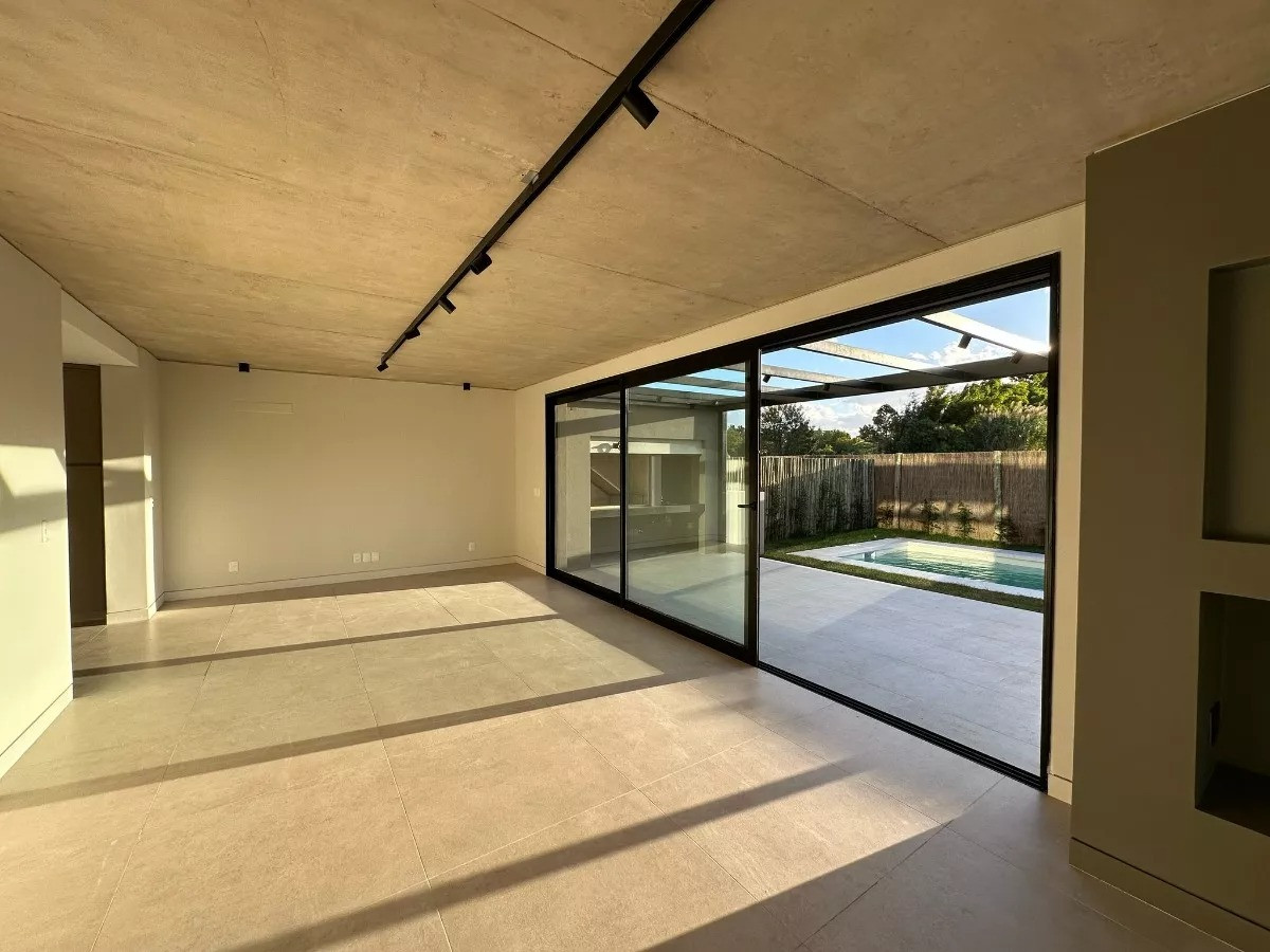 Casa ID.4595 - Alquiler Casa a Estrenar Barrio Privado Parques II con Piscina