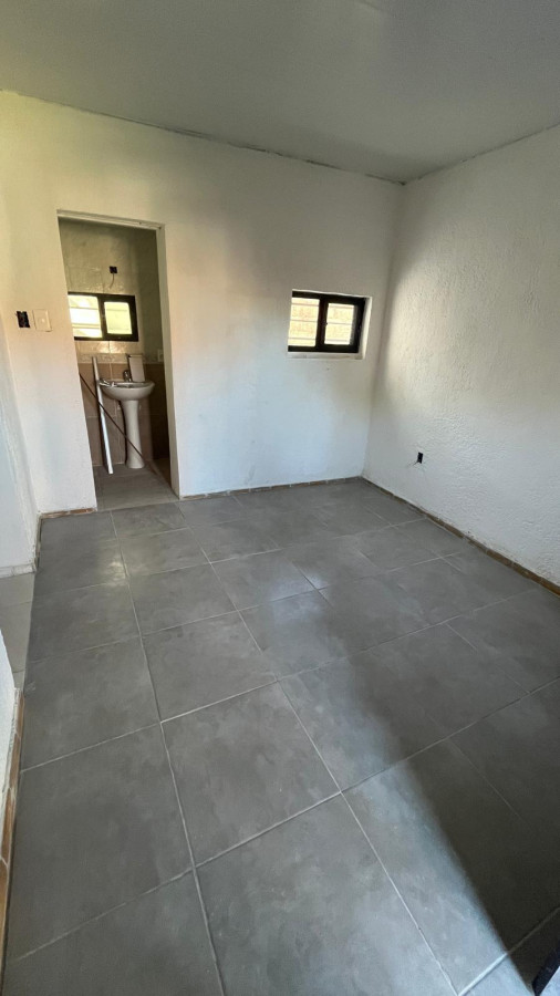 Casa ID.4647 - Alquiler Casa 1 Dormitorio Malvin Norte con Jardin y Cochera
