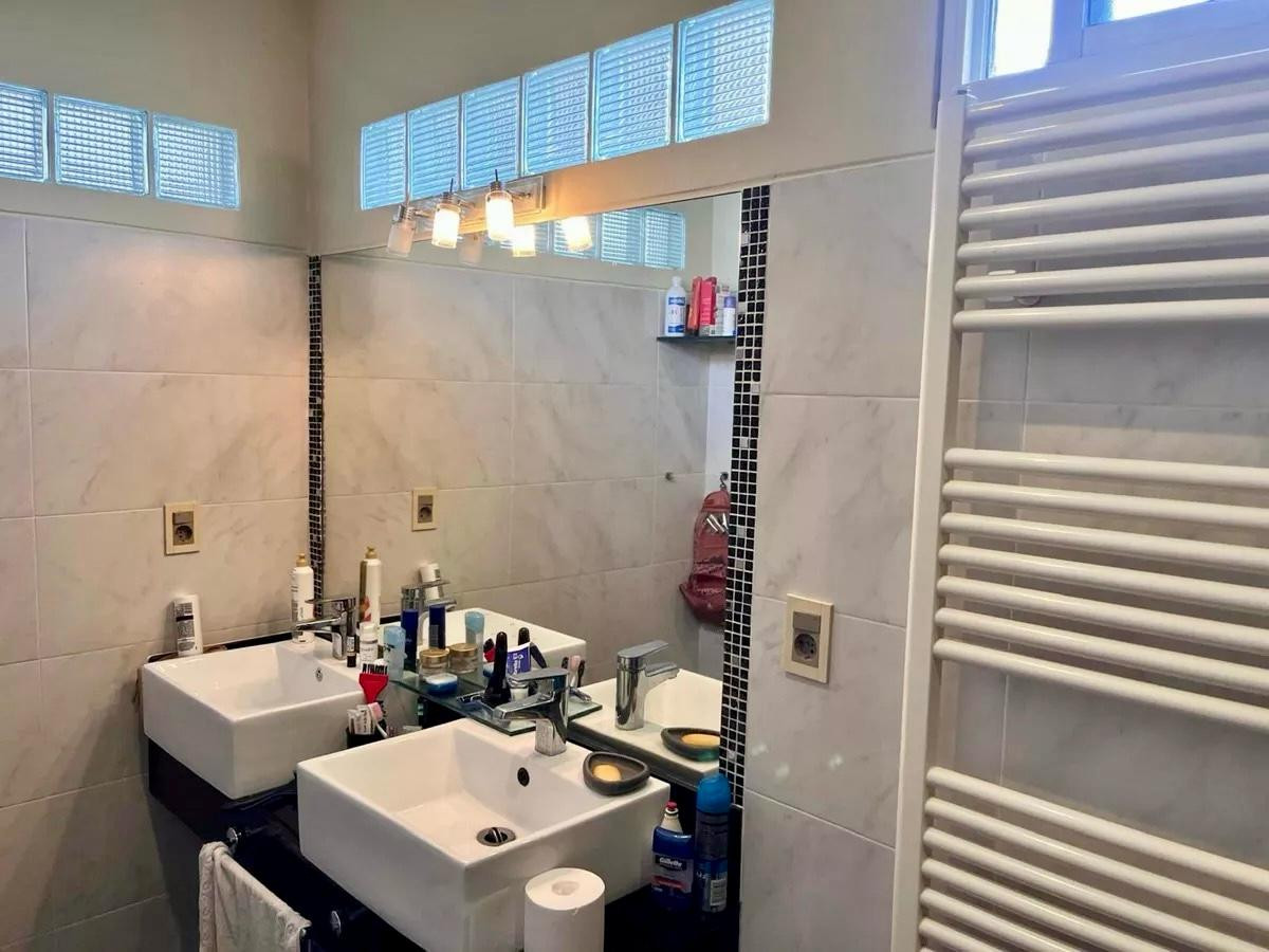 Casa ID.4588 - Venta Casa 5 Dormitorios Malvin con Piscina Barbacoa y Garaje