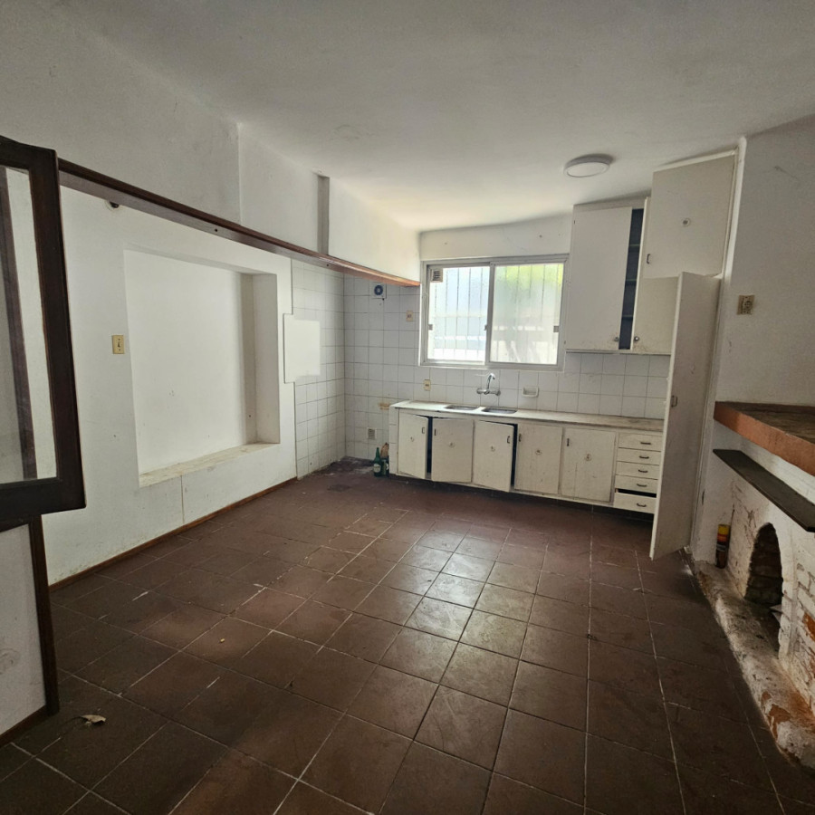 Casa ID.6139 - Venta Casa con Fabrica y Apartamento Bella Vista Inversion