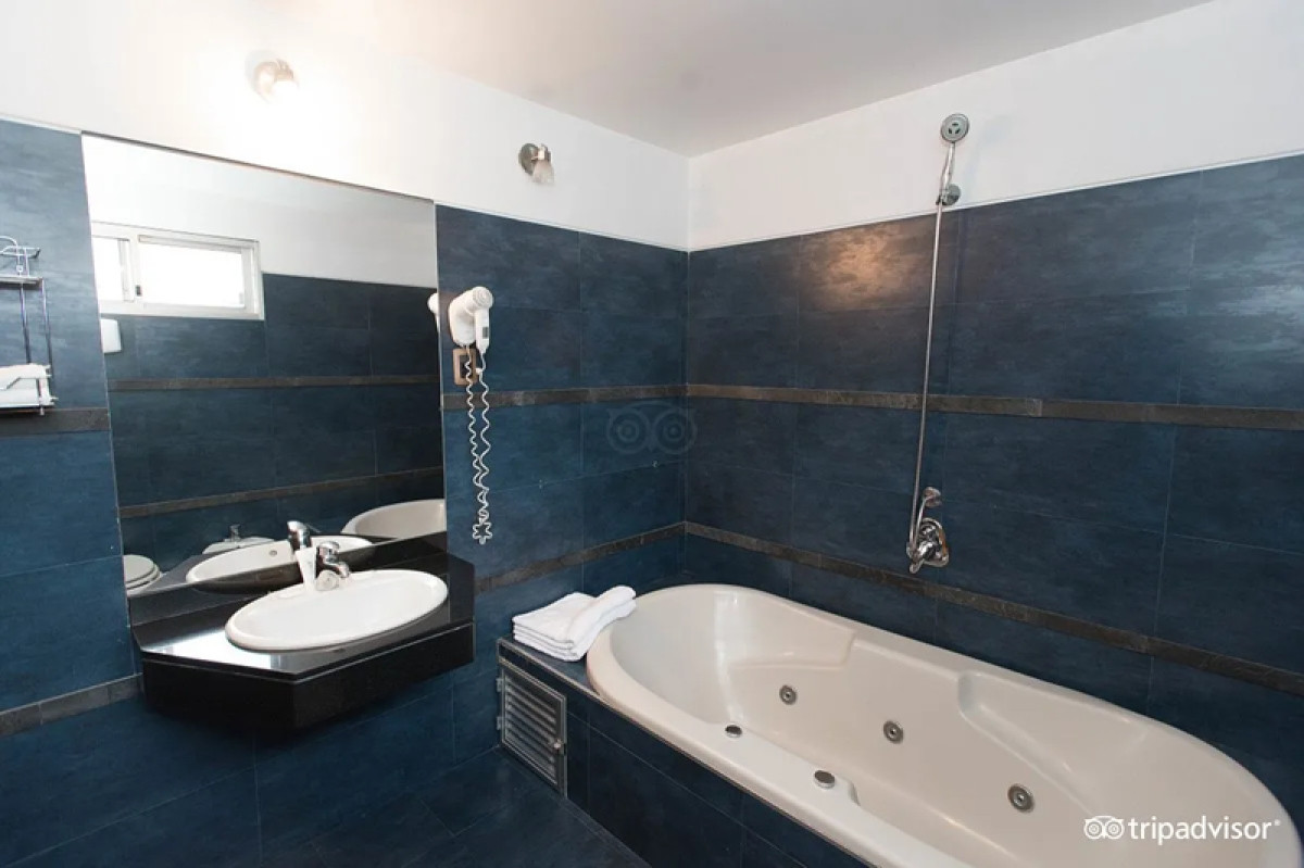 Casa ID.4852 - Venta Hotel Iberia Centro Montevideo Inversión
