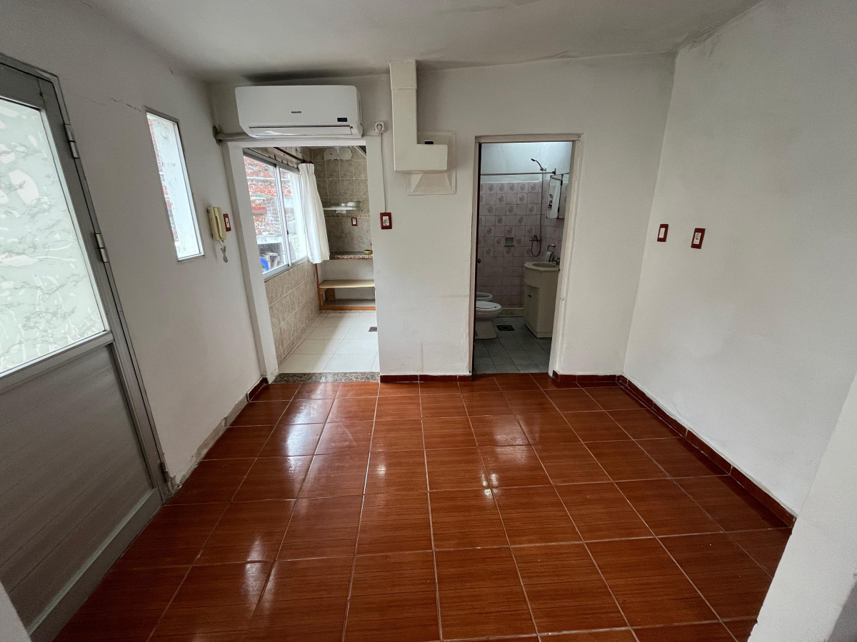 Casa ID.5318 - Venta Casa y Apartamento Buceo con Patio y Cochera Inversion