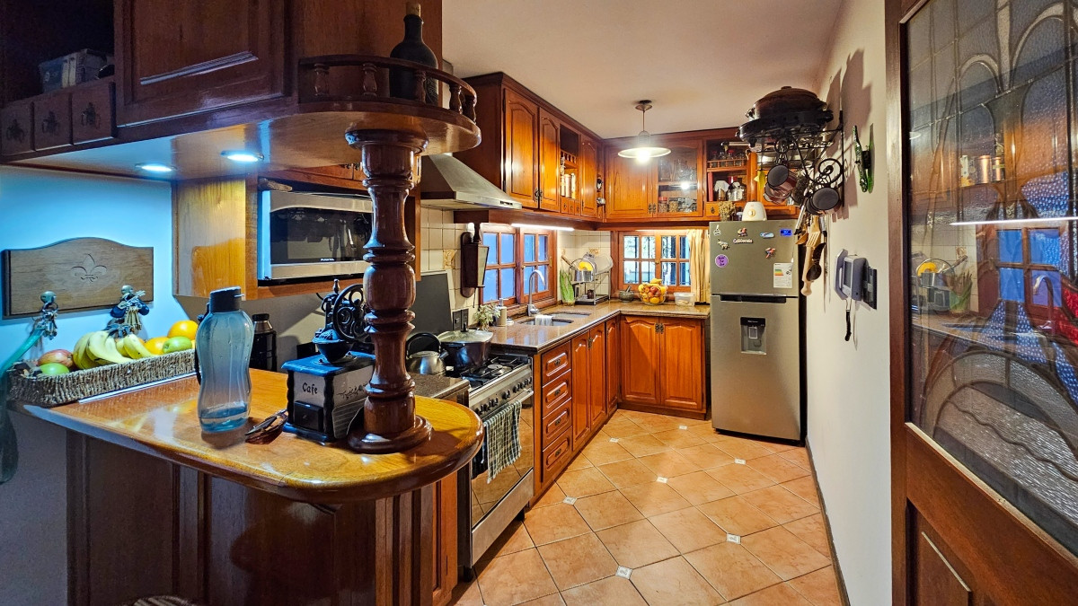 Casa ID.2599 - Venta Casa 4 Dormitorios Patio y Piscina Parque Batlle