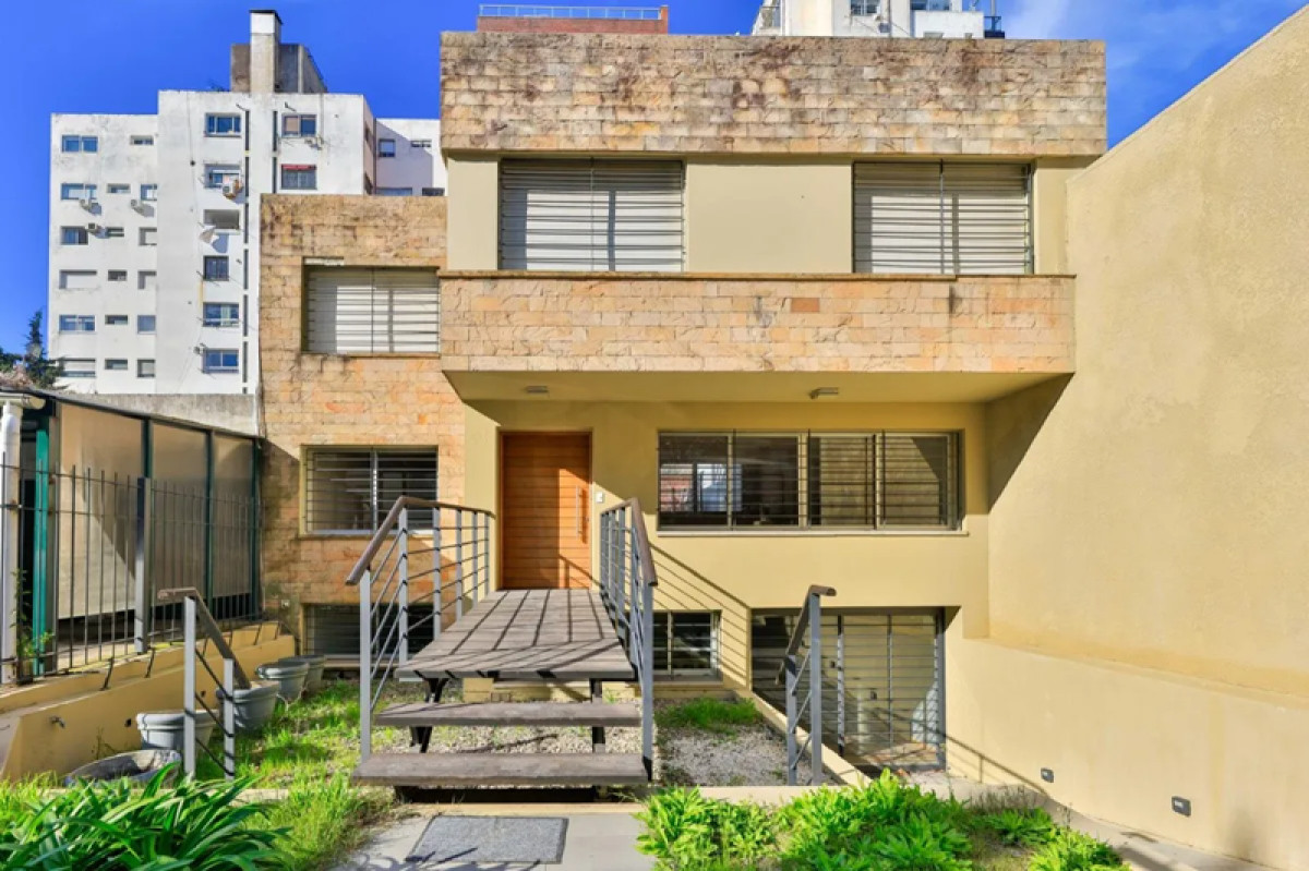 Casa ID.4673 - Venta Excelente Casa 4 Dormitorios Pocitos Garaje y Jardin