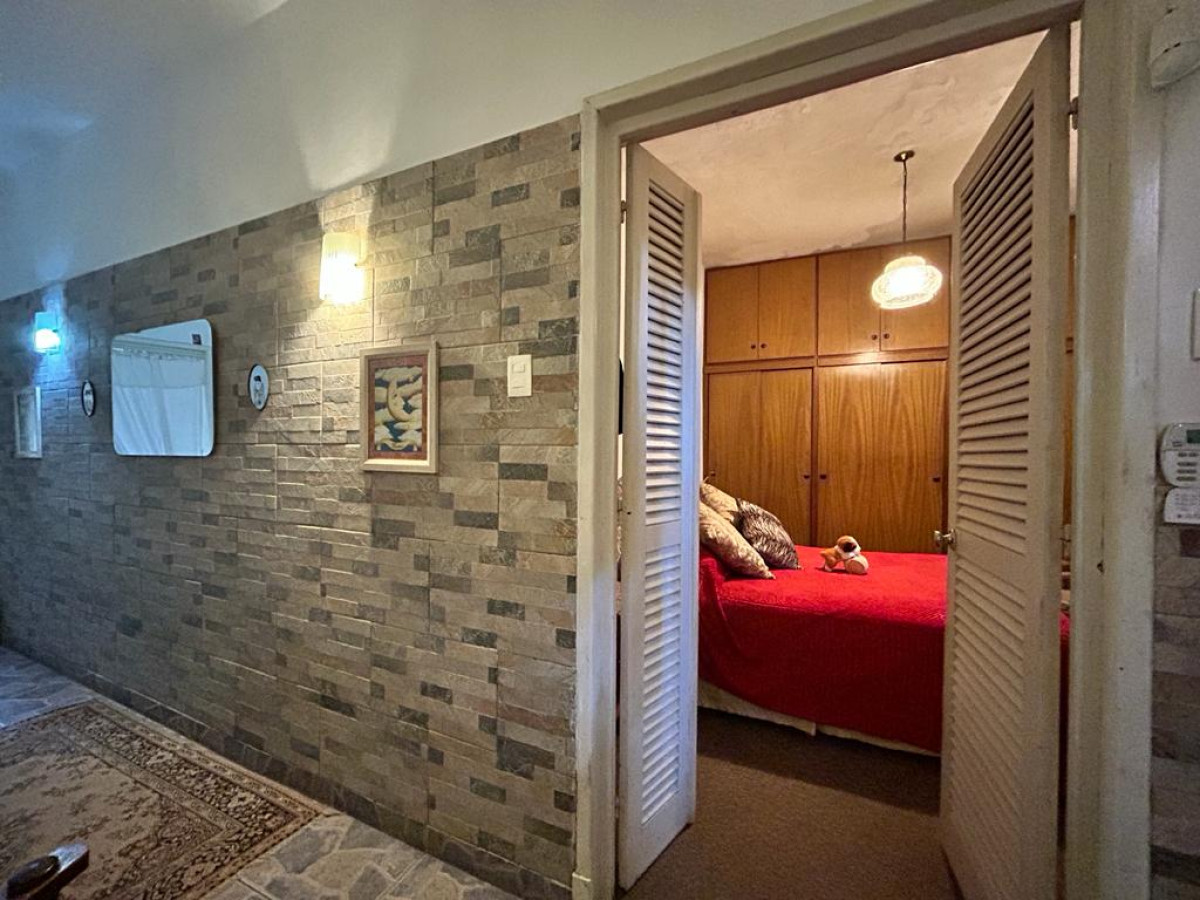 Casa ID.2740 - Venta Casa en ph 2 Dormitorios Buceo con Barbacoa y Garaje