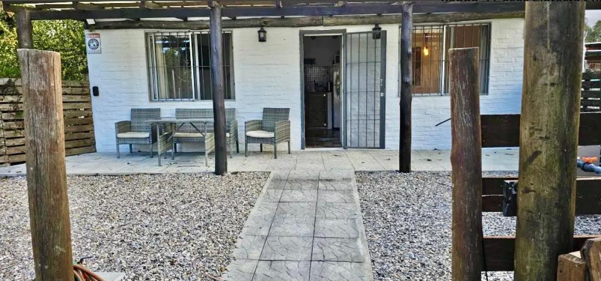 Casa ID.3664 - Venta Terreno con 2 Casas La Floresta con Barbacoa y Piscina 