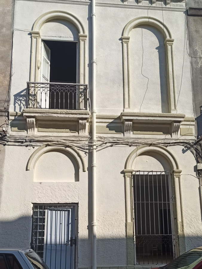 Casa ID.4235 - Venta con Renta Casa 5 Dormitorios La Comercial Inversion