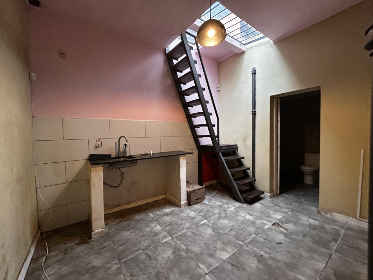 Casa ID.4235 - Venta Casa 5 Dormitorios La Comercial Inversion