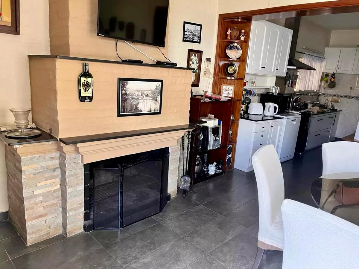 Casa ID.4588 - Venta Casa 5 Dormitorios Malvin con Piscina Barbacoa y Garaje