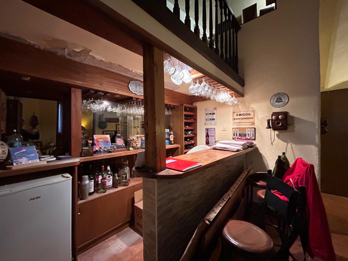 Casa ID.4939 - Venta Casa 4 Dormitorios Cordón con Barbacoa y Azotea