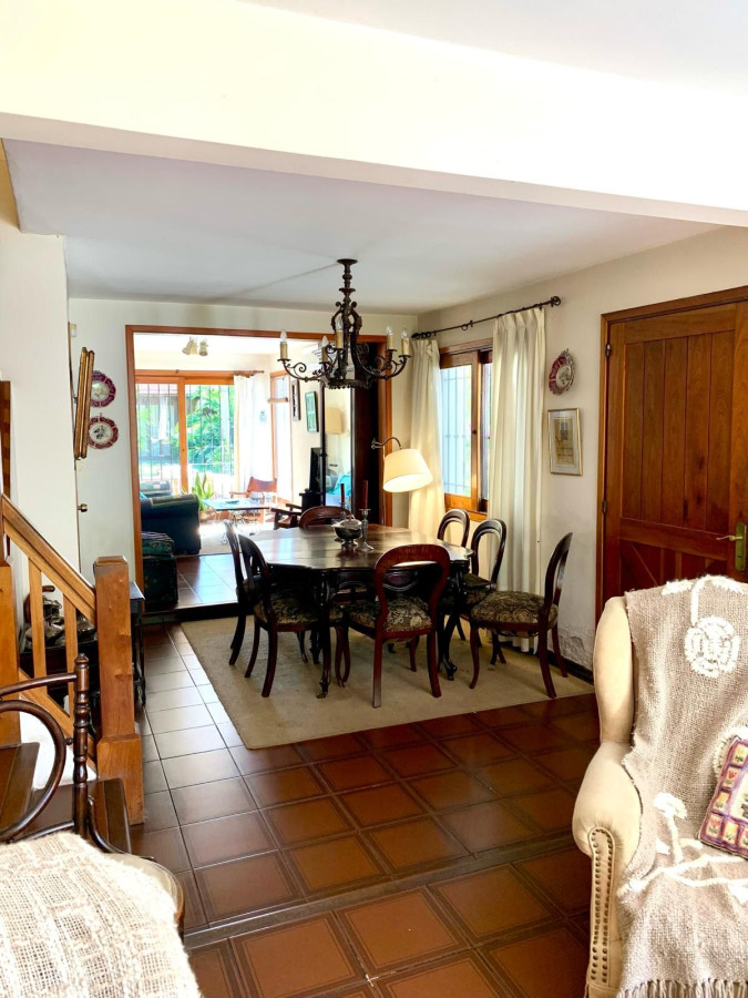 Casa ID.3180 - Venta Casa 3 Dormitorios Carrasco Norte Jardín Cochera 