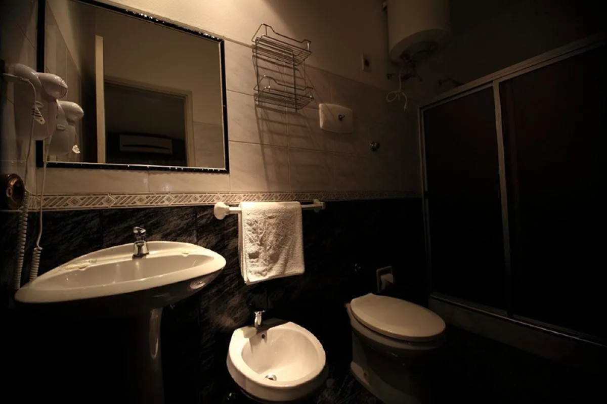 Casa ID.4852 - Venta Hotel Iberia Centro Montevideo Inversión