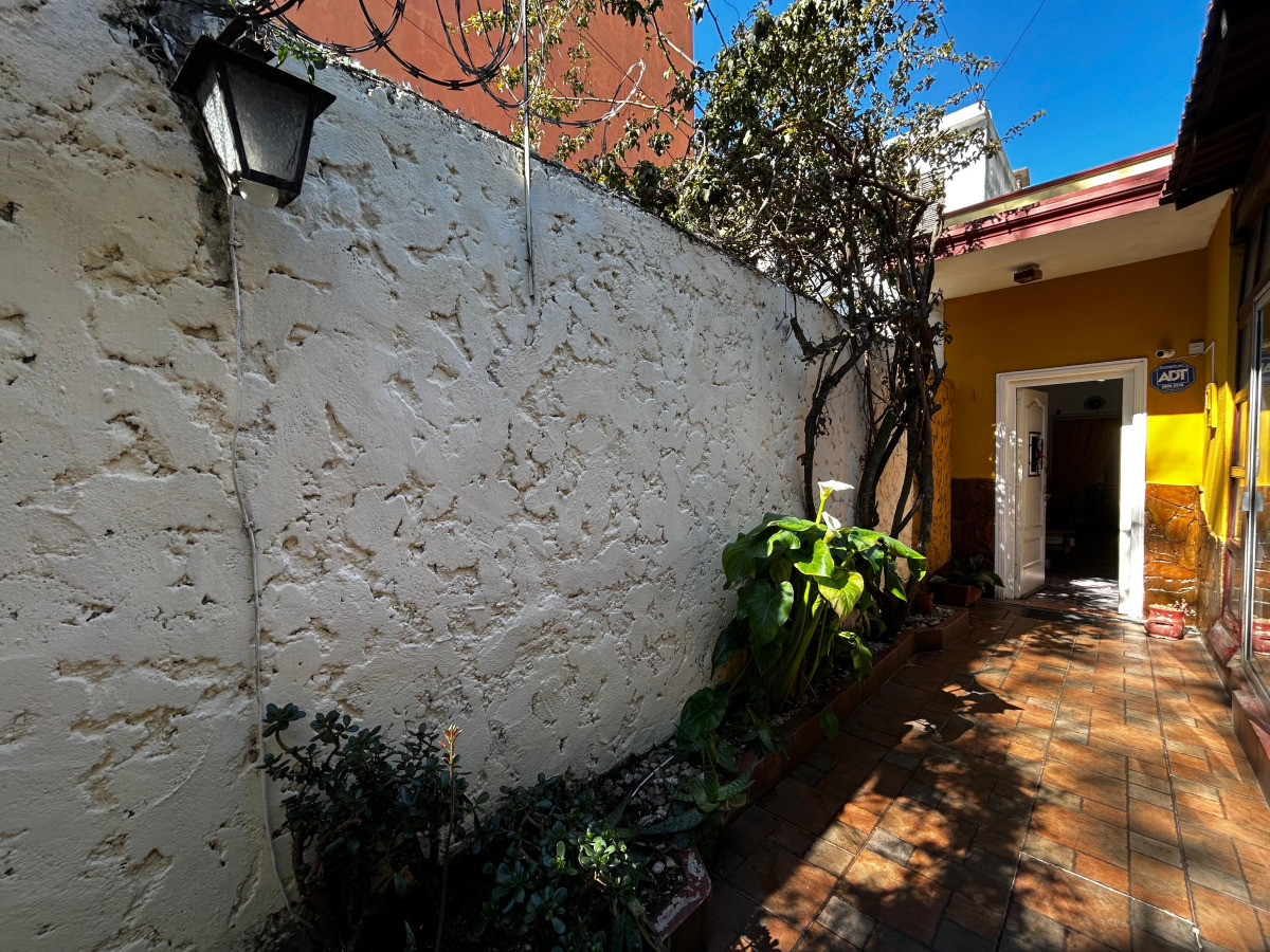 Casa ID.2740 - Venta Casa en ph 2 Dormitorios Buceo con Barbacoa y Garaje
