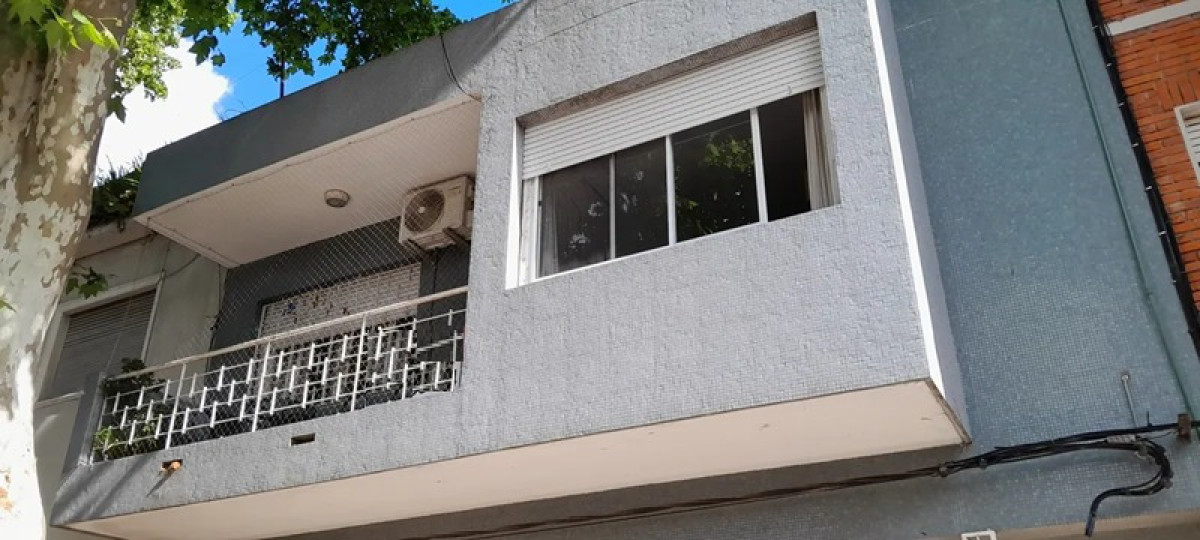 Casa ID.5639 - Venta Casa 2 Dormitorios La Comercial con terraza y garaje