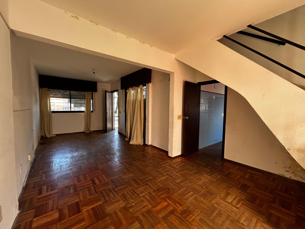 Casa ID.5254 - Venta Casa a Reciclar 3 Dormitorios Pocitos con Cochera