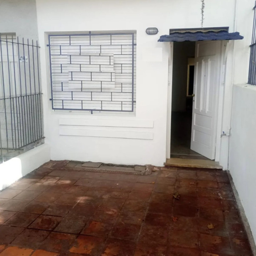 Casa ID.6202 - Venta con Renta Casa 2 Dormitorios Buceo con patio y cochera