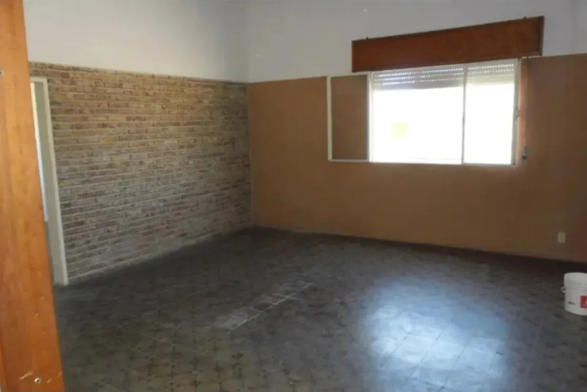Casa ID.4910 - Alquiler Casa 3 Dormitorios Cerro con patio y cochera 