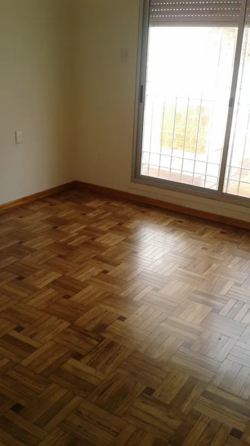 Casa ID.5885 - Alquiler Casa 2 Dormitorio Buceo con patio con parrillero