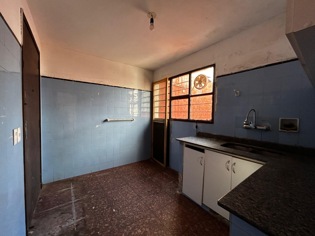 Casa ID.5254 - Venta Casa a Reciclar 3 Dormitorios Pocitos con Cochera