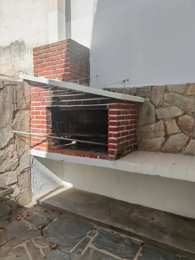 Casa ID.6202 - Venta y Alquiler Casa 2 Dormitorios Buceo con patio y cochera