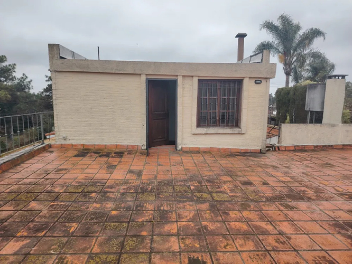 Casa ID.5027 - Venta y Alquiler Casa 3 o 4 Dormitorios Carrasco con Garaje y Patio