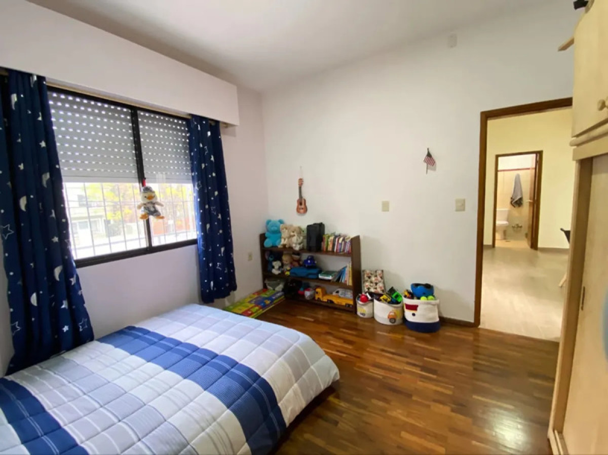 Casa ID.5692 - Venta Casa PH 2 Dormitorios Buceo con Patio y Cochera