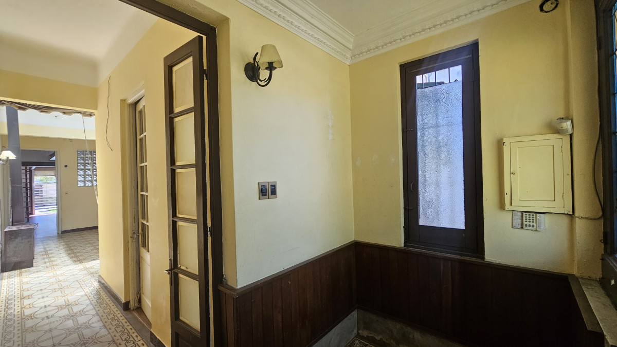 Casa ID.3323 - Venta Casa Sayago sobre Millán 2 Dormitorios Patio y Cochera 