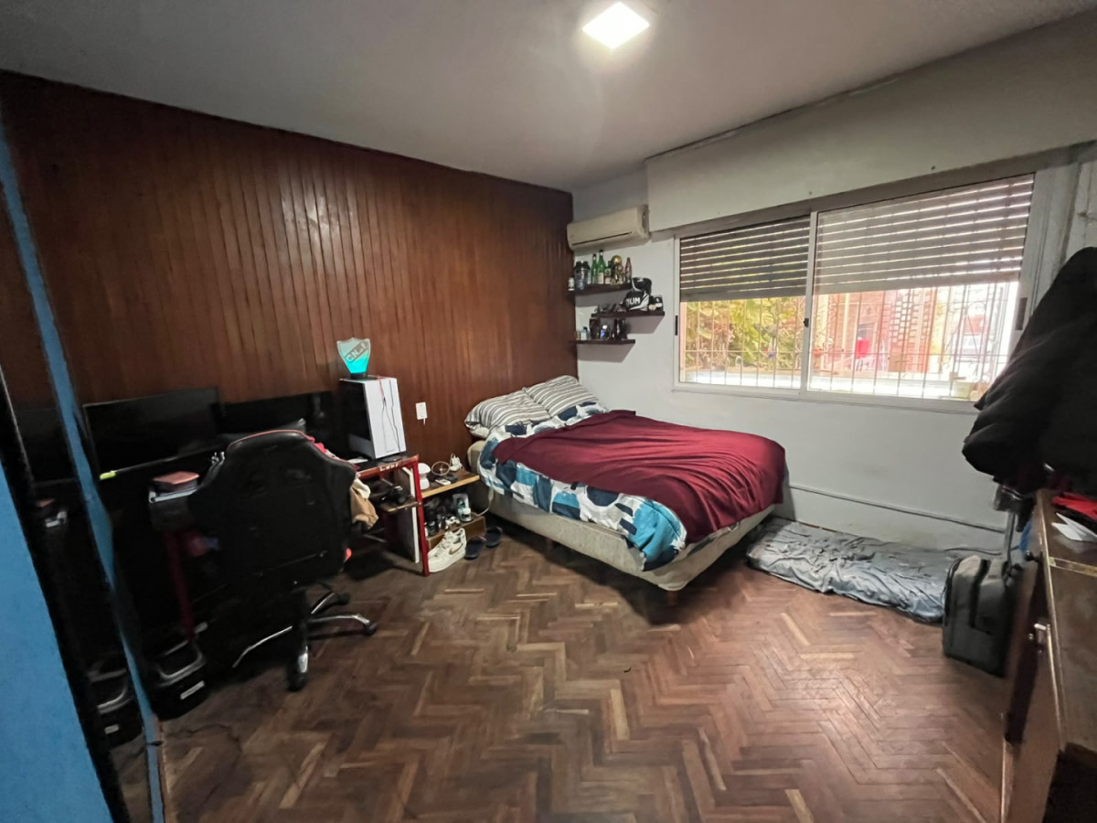 Casa ID.6657 - Venta Casa 4 Dormitorios La Blanqueada con patio y cochera
