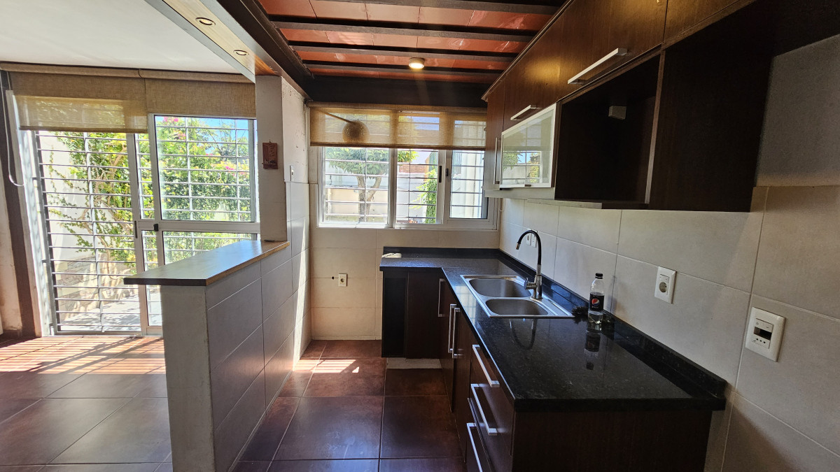 Casa ID.3323 - Venta Casa Sayago sobre Millán 2 Dormitorios Patio y Cochera 