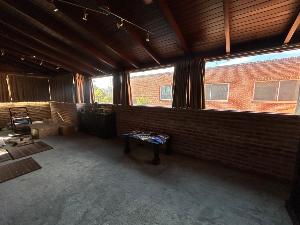 Casa ID.4896 - Venta Gran Casa 4 Dormitorios con Galpón y Piscina Colón