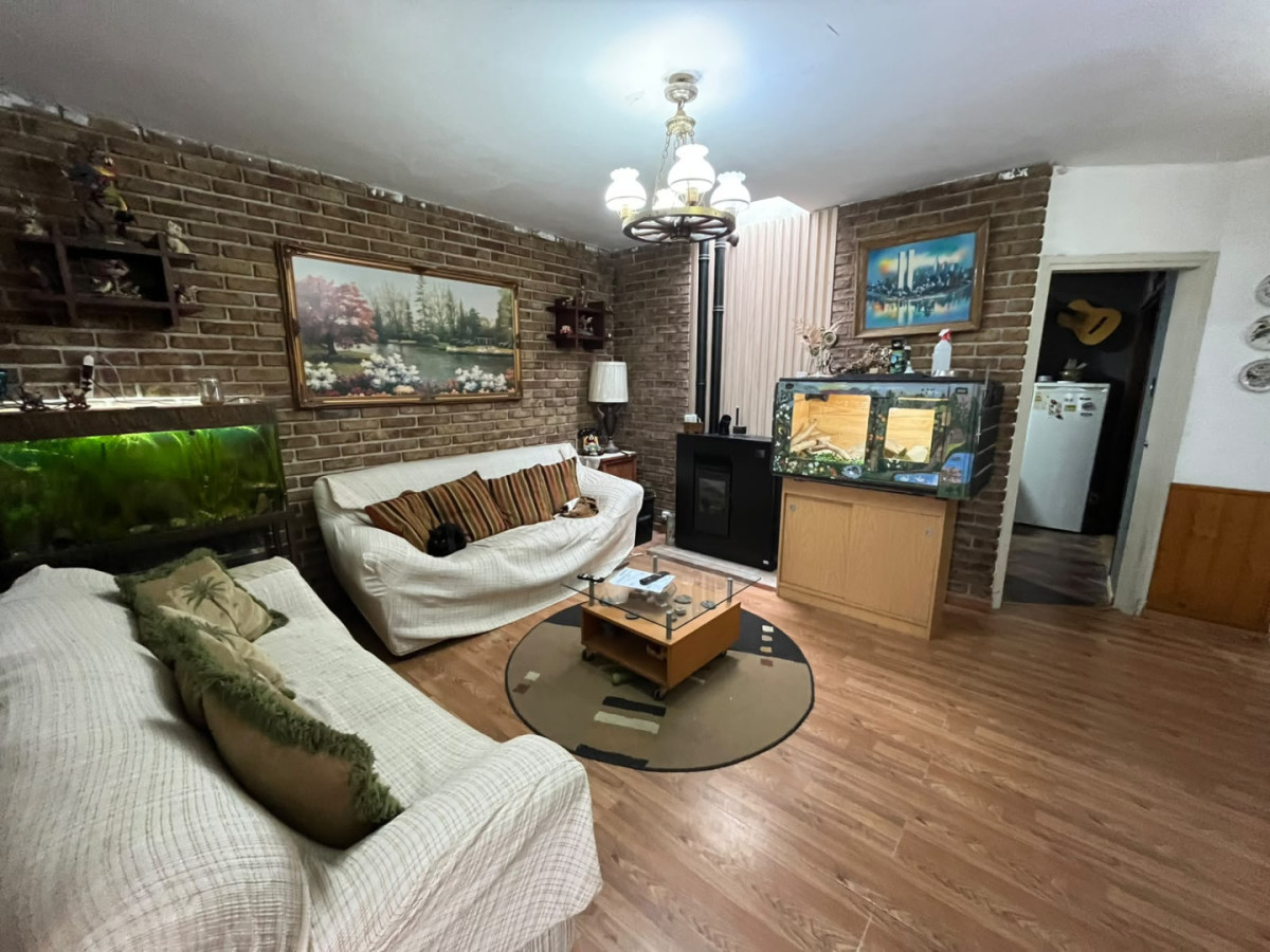 Casa ID.6657 - Venta Casa 4 Dormitorios La Blanqueada con patio y cochera