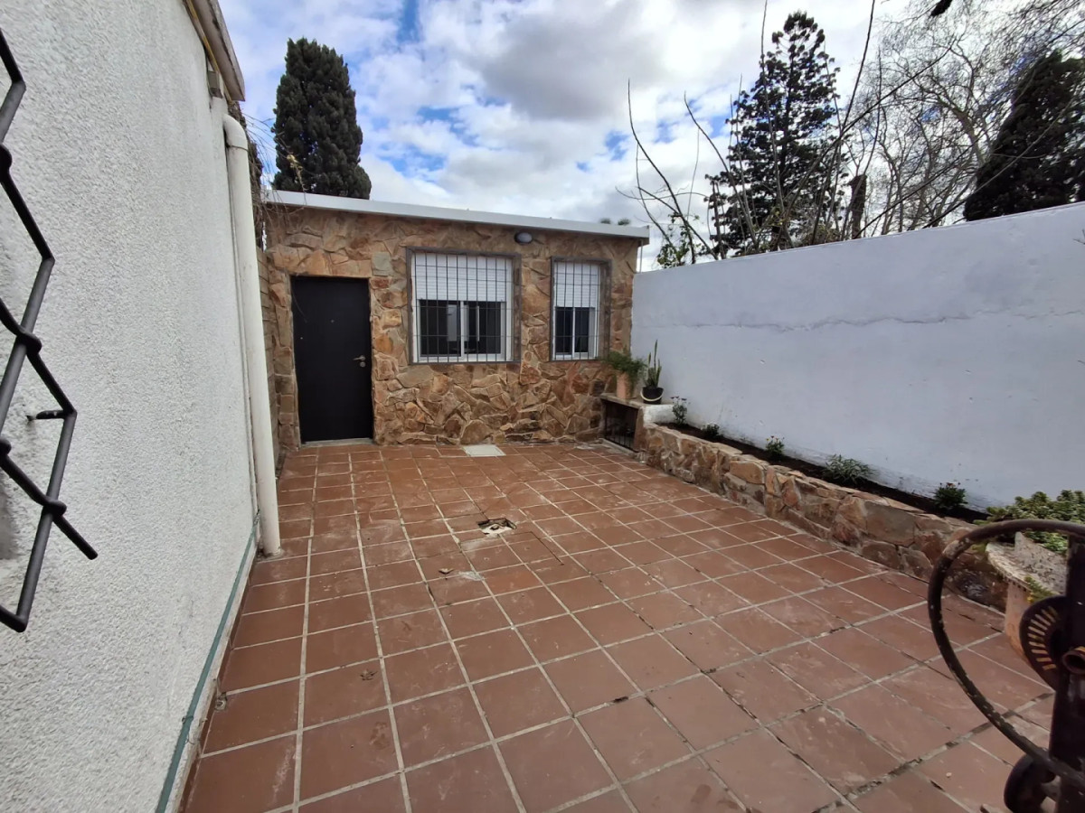 Casa ID.6877 - Alquiler Casa PH 2 Dormitorios Aires Puros Patio y Parrillero