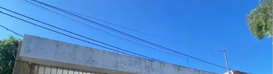 Venta Casa 2 Dormitorios Villa Espanola con patio y cochera