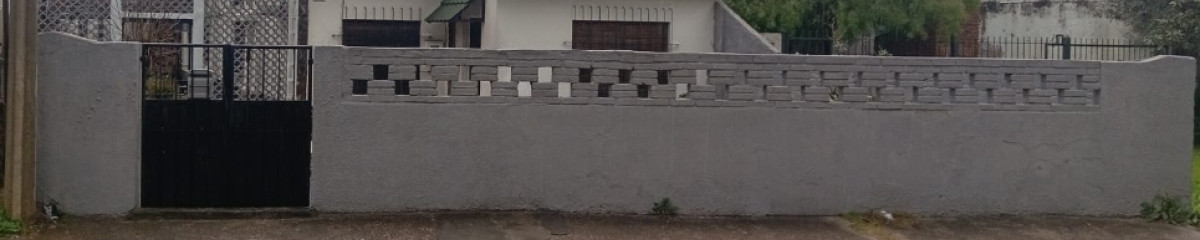 Venta Casa 2 Dormitorios Jardines del Hipódromo con Parrillero