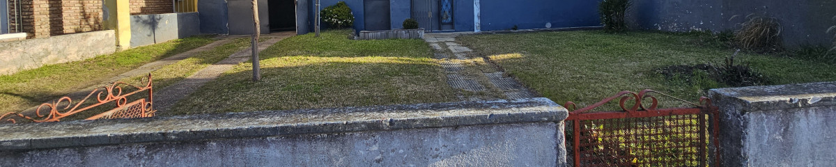 Venta Casa 2 Dormitorios Peñarol con Patio y Garaje