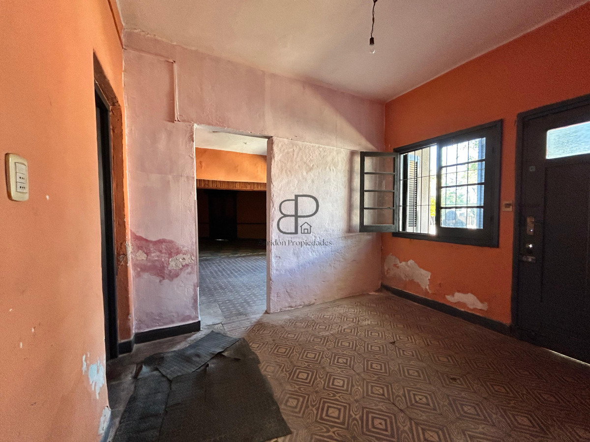 Local Comercial ID.4347 - Venta con renta Gran Local Comercial con Vivienda La Teja