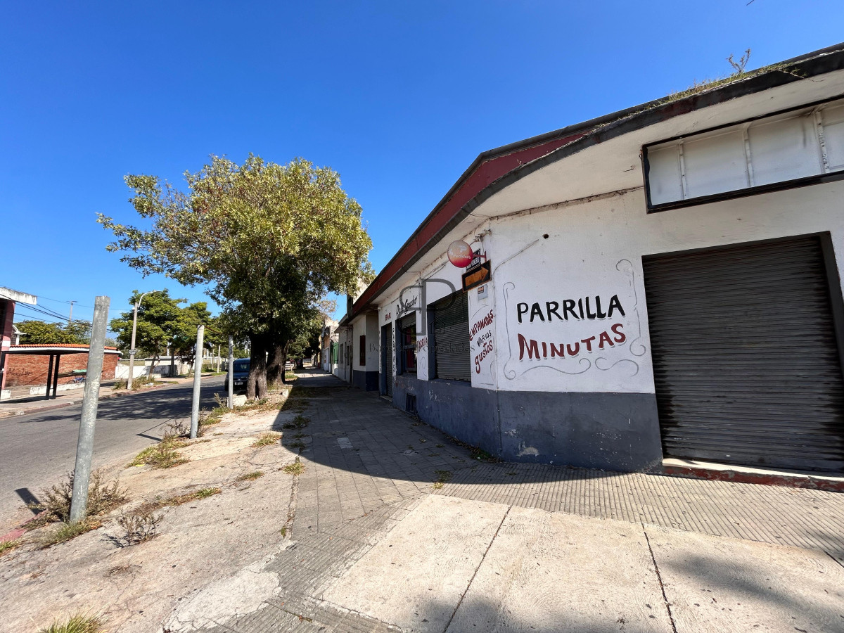 Local Comercial ID.4347 - Venta con renta Gran Local Comercial con Vivienda La Teja