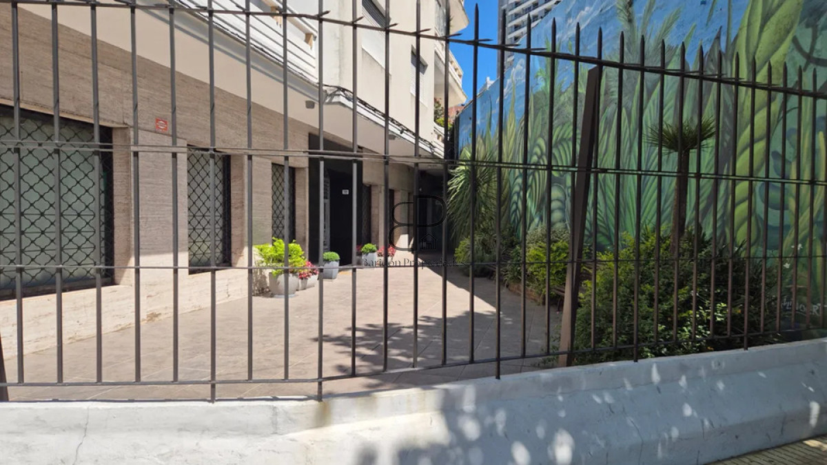 Local Comercial ID.5839 - Venta Dos Locales en Uno 140m2 Cordon