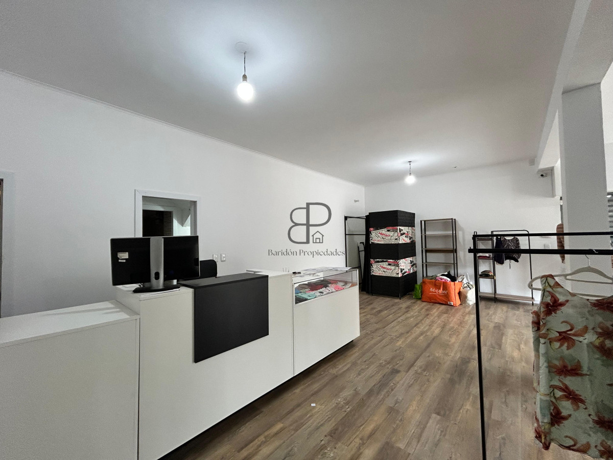 Local Comercial ID.4526 - Venta Local Comercial 230m2 Cerro 