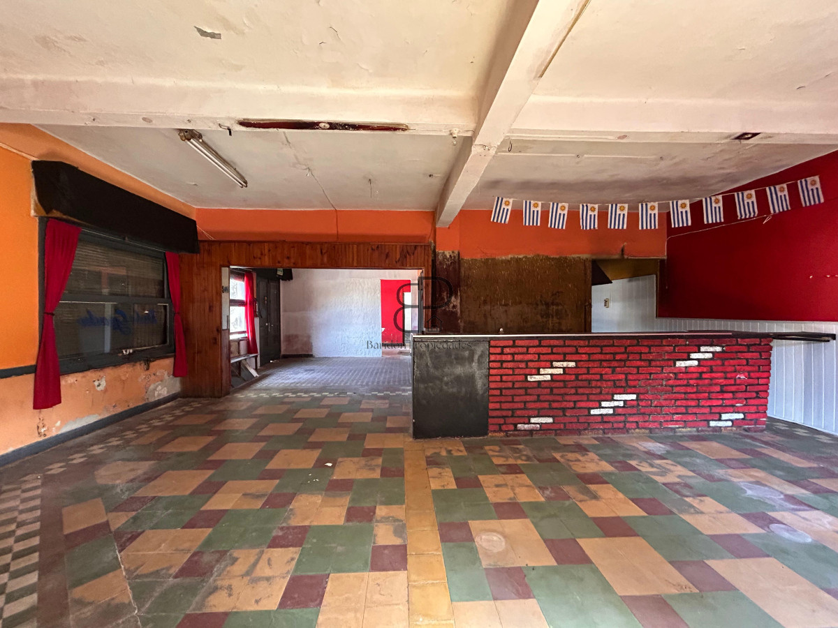Local Comercial ID.4347 - Venta con renta Gran Local Comercial con Vivienda La Teja