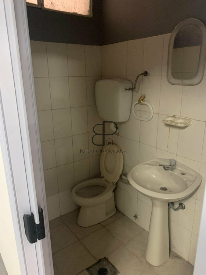 Local Comercial ID.6082 - Venta con Renta 10% Local tipo Garaje 36m2 La Teja