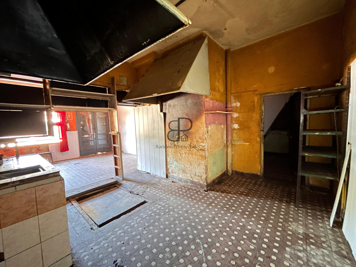 Local Comercial ID.4347 - Venta con renta Gran Local Comercial con Vivienda La Teja