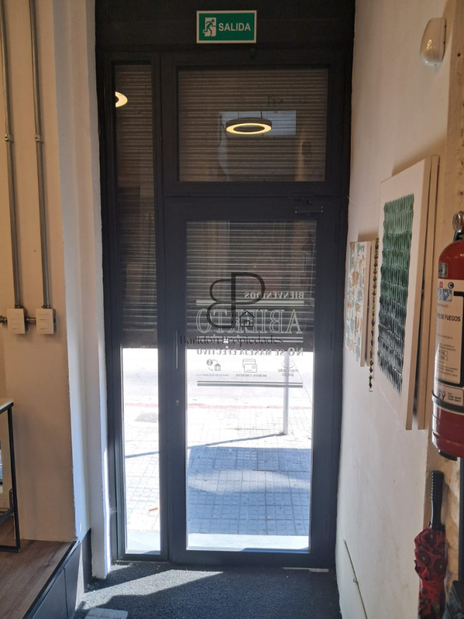 Local Comercial ID.6493 - Venta con Renta Local Padron Unico Pocitos 86m2 Inversion