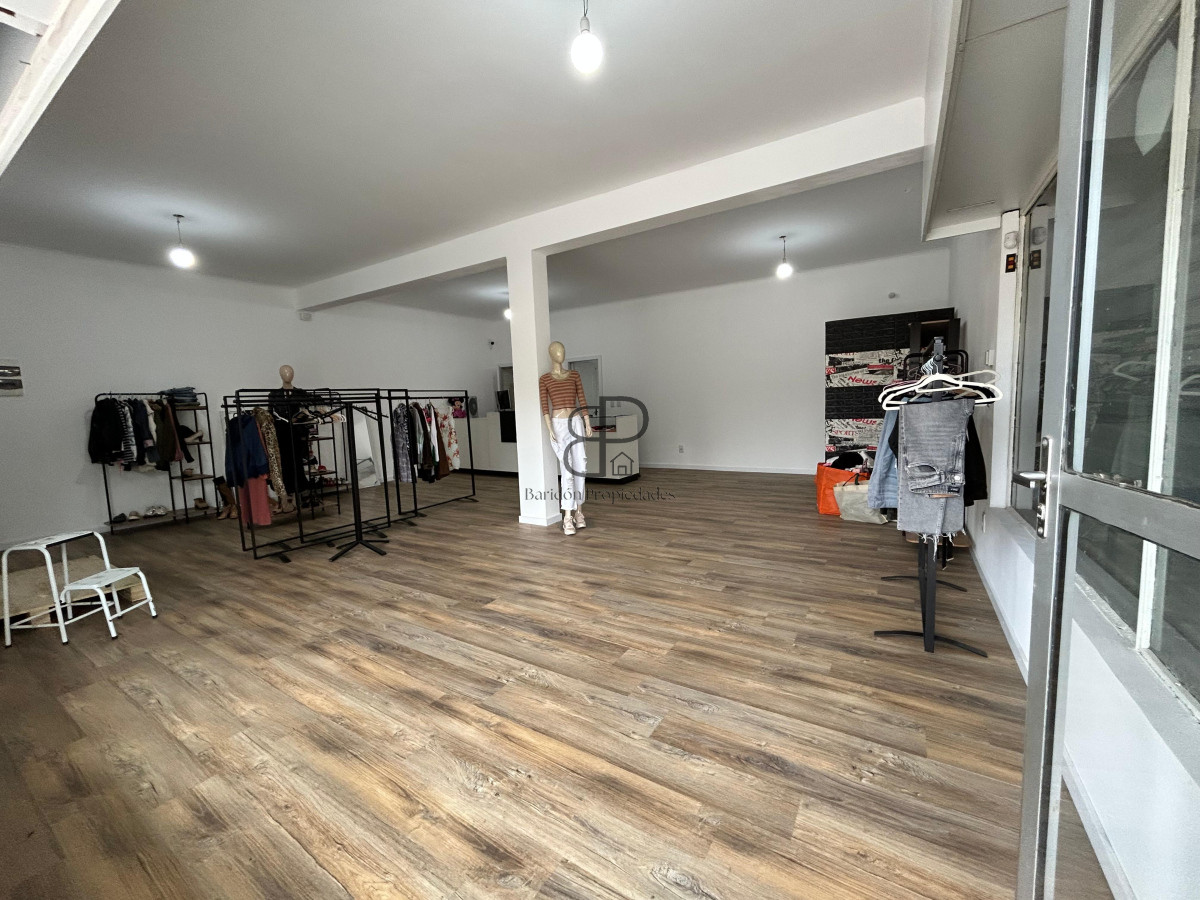 Local Comercial ID.4526 - Venta Local Comercial 230m2 Cerro 